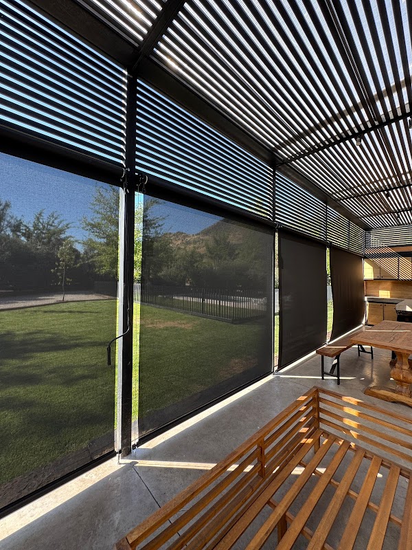 Toldo estándar retráctil con lona resistente